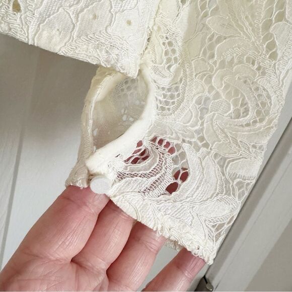 NWT Express Cream Lace Wrap Top with Bow Tie Side Size M - Picture 8 of 9